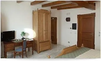 Πανσιόν Antico Casale Russo
