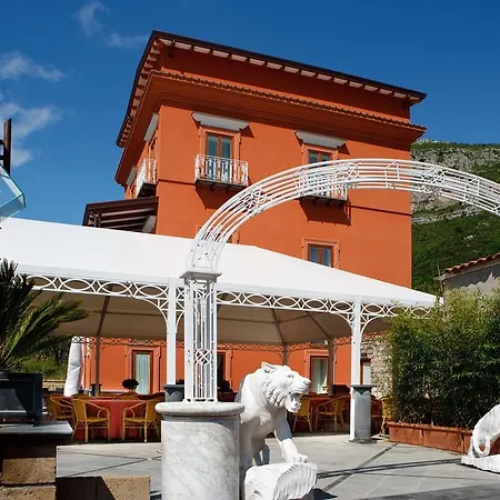 Πανσιόν Antico Casale Russo